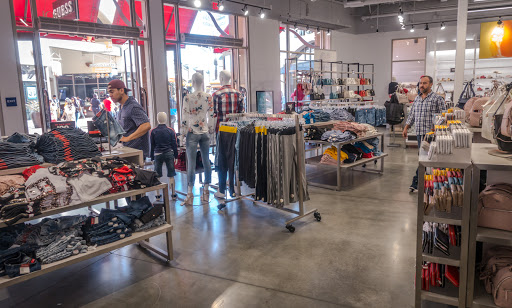 Clothing Store «GUESS Factory», reviews and photos, 100 Citadel Dr Suite 600, Commerce, CA 90040, USA