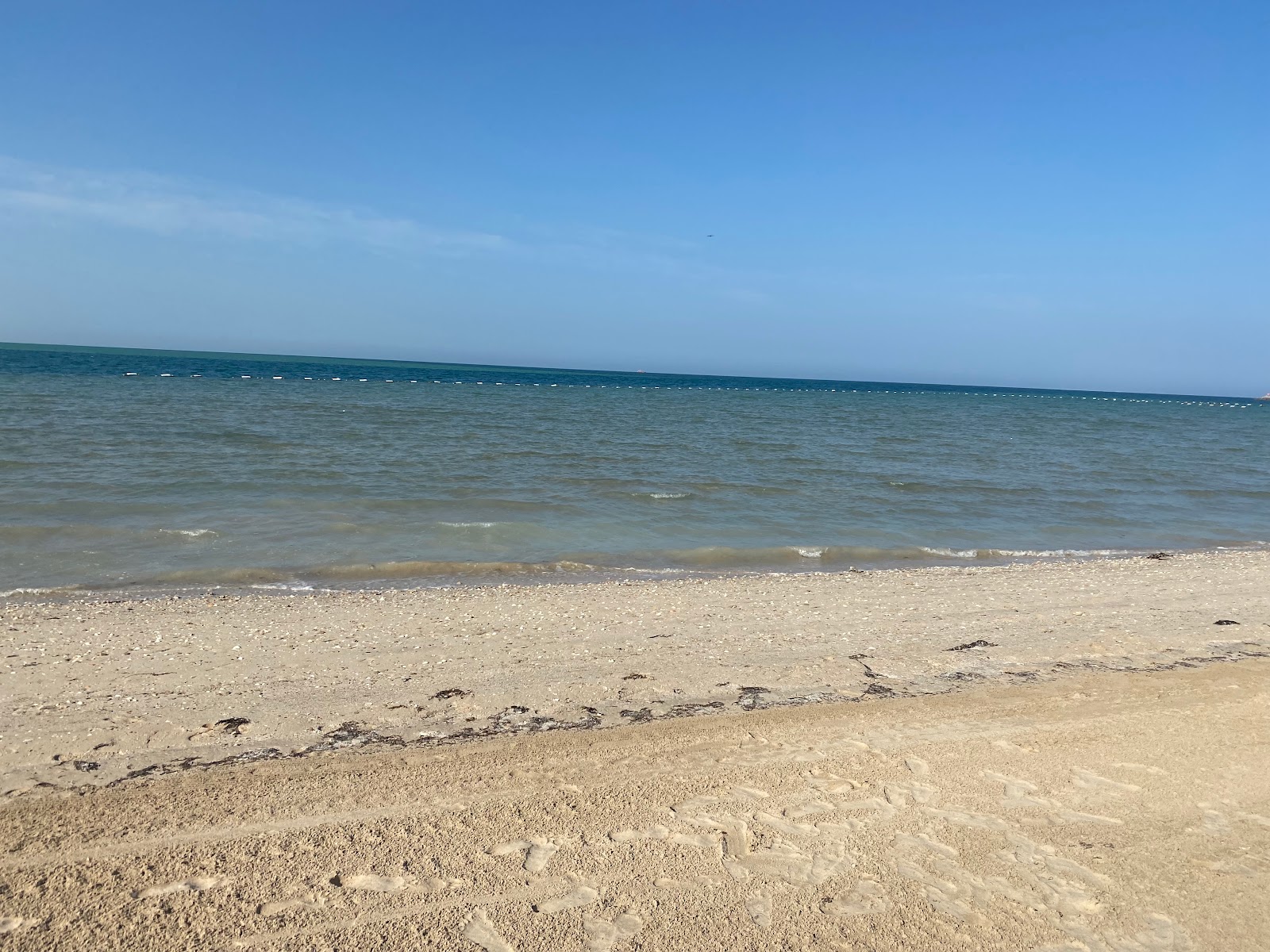 Foto van Al Mirfa Beach en de nederzetting