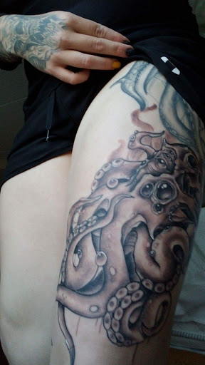 Tattoo Shop «Skull and Rose Tattoo Studio», reviews and photos, 900 E Pulaski Hwy, Elkton, MD 21921, USA