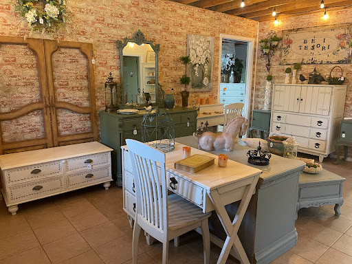 Consignment Shop «Trader Maes Decor & Artist Market», reviews and photos, 2001 Rock Springs Rd, Apopka, FL 32712, USA