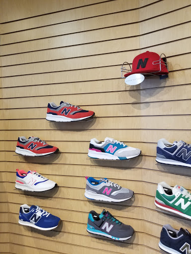 Shoe Store «New Balance Chicago», reviews and photos, 2369 N Clark Street, Chicago, IL 60614, USA