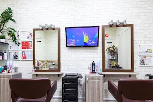 Салон красоты Фортуна Ӏ окрашивание волос, пирсинг, маникюр в Перово image