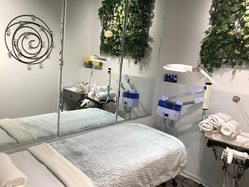 Beauty Salon «GS Hair Studio Beauty Salon and Spa», reviews and photos, 9016 N Milwaukee Ave, Niles, IL 60714, USA