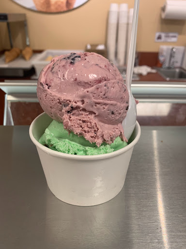 Ice Cream Shop «Kilwins Chocolates and Ice cream», reviews and photos, 262 Thames St, Newport, RI 02840, USA