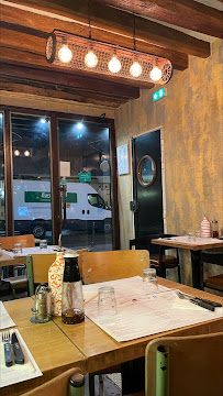Atmosphère du Restaurant italien Mamaioa - Pizza Napolitaine au Feu de Bois à Paris - n°4
