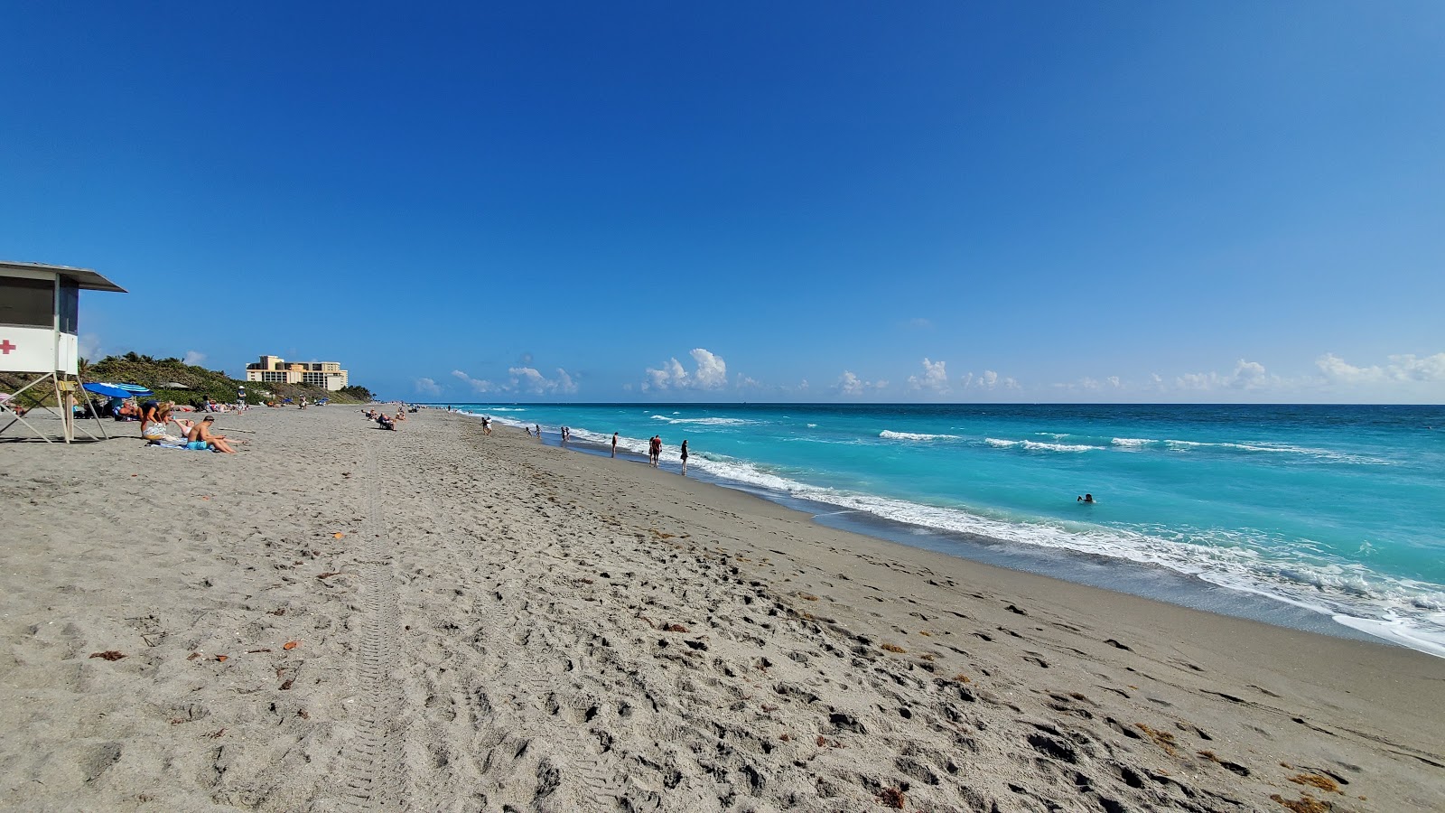 Foto de Lazy Loggerhead beach con arena beige superficie