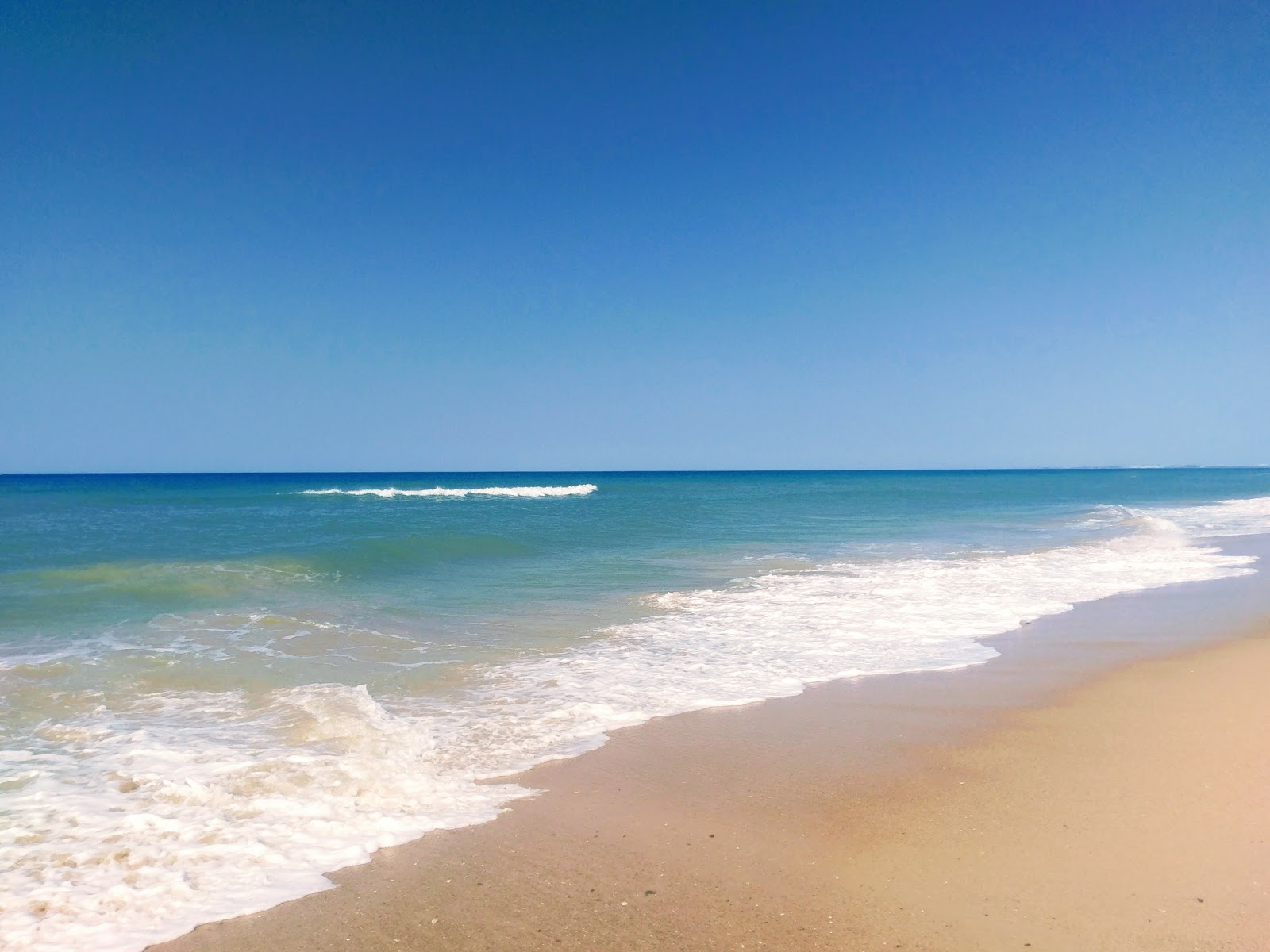 Foto de Praia da Quinta do Lago com água cristalina superfície