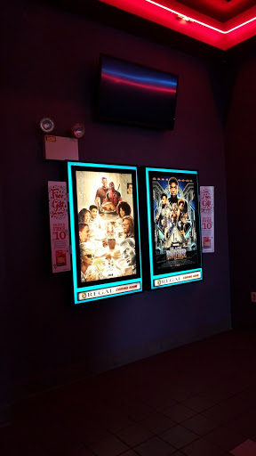 Movie Theater «Regal Cinemas Shiloh Crossing 18», reviews and photos, 10400 E. US 36, Avon, IN 46168, USA