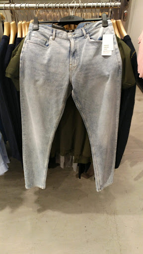 Stores to buy women's jeans Naples