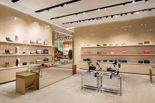 Clothing Store «Burberry Outlet», reviews and photos, 5220 Fashion Outlets Way, Rosemont, IL 60018, USA