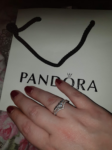 Reviews of Pandora White Rose in Leeds - Jewelry