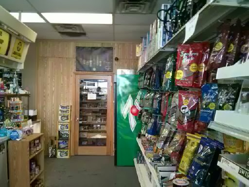 Tobacco Shop «Tobacco Tree Inc», reviews and photos, 1734 Lexington Ave N, Roseville, MN 55113, USA