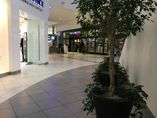 Shopping Mall «Fashion Outlets of Chicago», reviews and photos, 5220 Fashion Outlets Way, Rosemont, IL 60018, USA