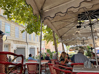 Atmosphère du Restaurant français Le Montmartre à Marseille - n°1