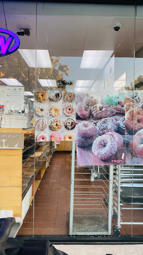 Donut Shop «Miss Donut & Bakery», reviews and photos, 331 N State College Blvd, Fullerton, CA 92831, USA
