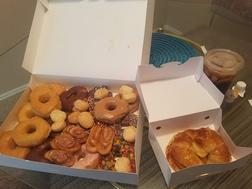 Donut Shop «Suzy Donuts», reviews and photos, 2330 Royal Ln # 700, Dallas, TX 75229, USA