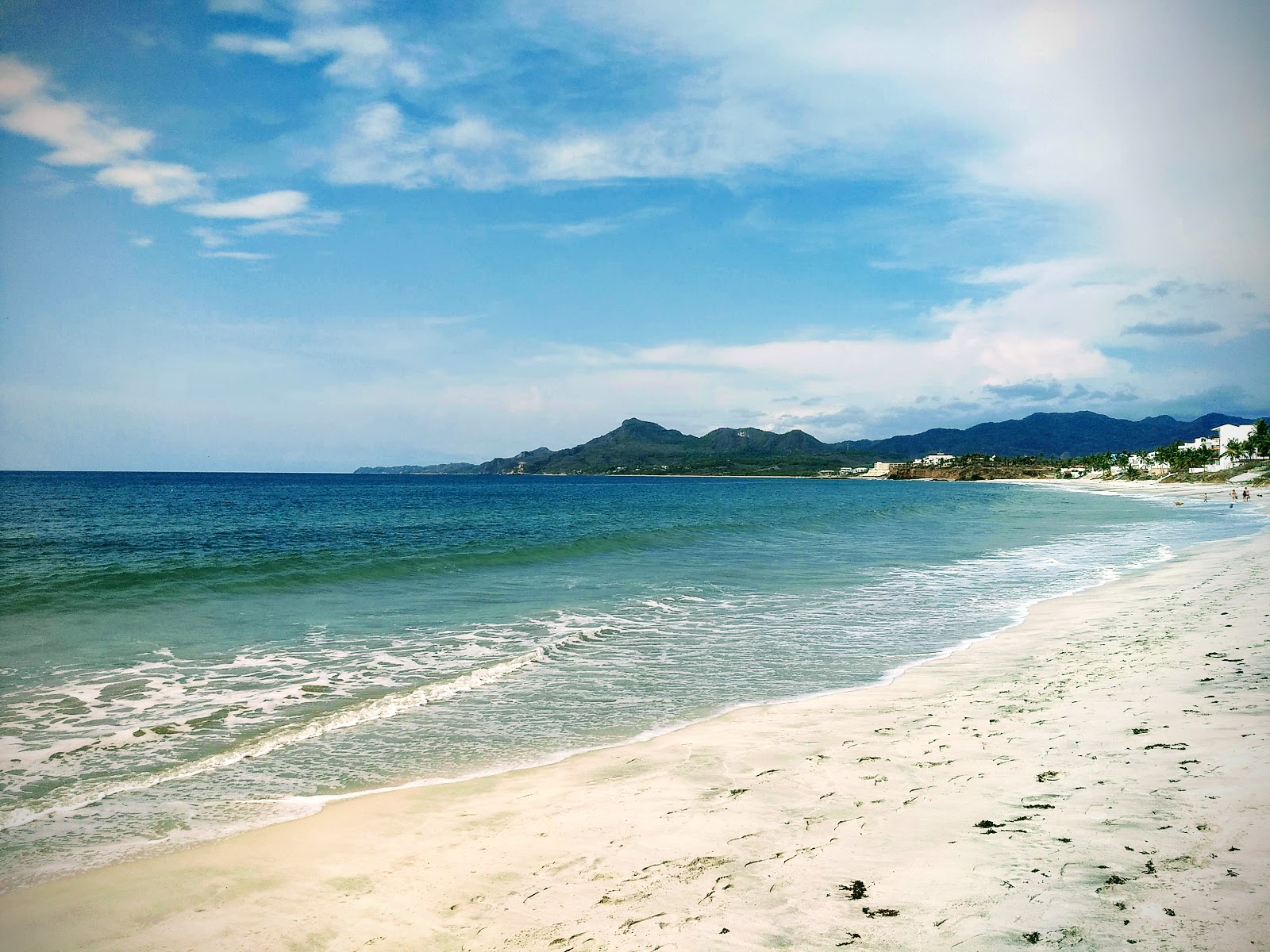 Fotografija Careyeros beach in naselje