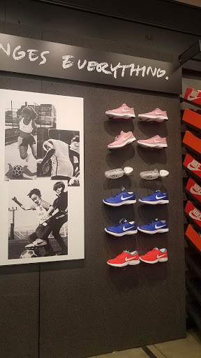 Sporting Goods Store «Nike Factory Store», reviews and photos, 1 Outlet Blvd #600, Wrentham, MA 02093, USA