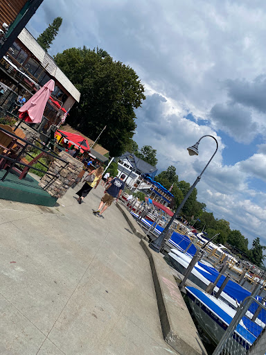 Pub «King Neptunes Pub and Night Club», reviews and photos, 1 Kurosaka Ln, Lake George, NY 12845, USA