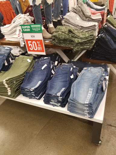 Clothing Store «Old Navy», reviews and photos, 17470 Southcenter Pkwy, Tukwila, WA 98188, USA