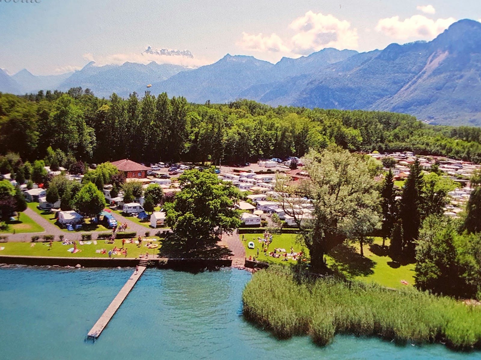 Zdjęcie Plage des Grangettes z powierzchnią trawa