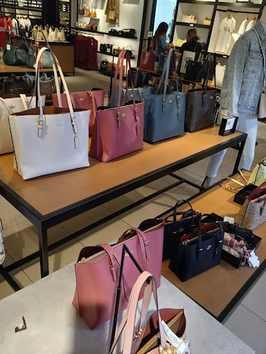 Shopping Mall «Rio Grande Valley Premium Outlets», reviews and photos, 5001 E Expy 83, Mercedes, TX 78570, USA