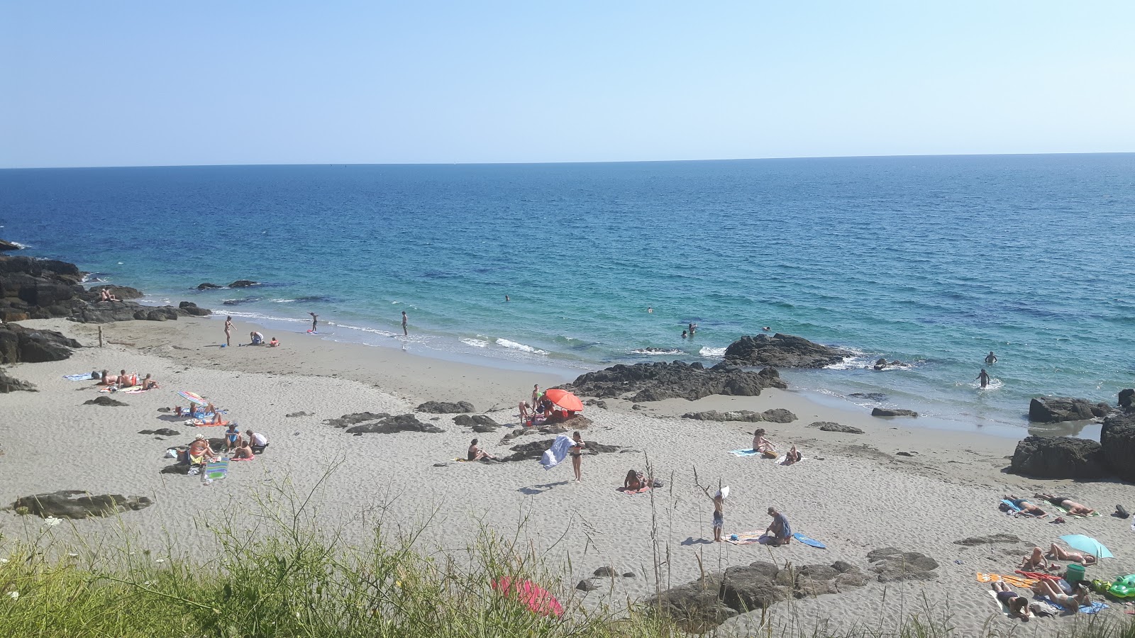 Plage Grise'in fotoğrafı düz bir kıyı şeridi ile birlikte