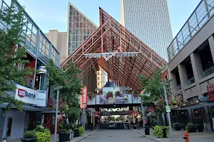 Fourth Street Live! image