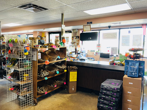 Pet Supply Store «Pet Supply Warehouse», reviews and photos, 5051 Forest Hills Ct, Loves Park, IL 61111, USA