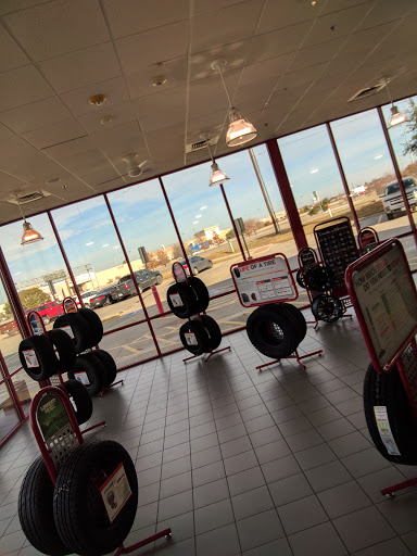 Tire Shop «Discount Tire Store - Irving, TX», reviews and photos, 3516 W Airport Fwy, Irving, TX 75062, USA