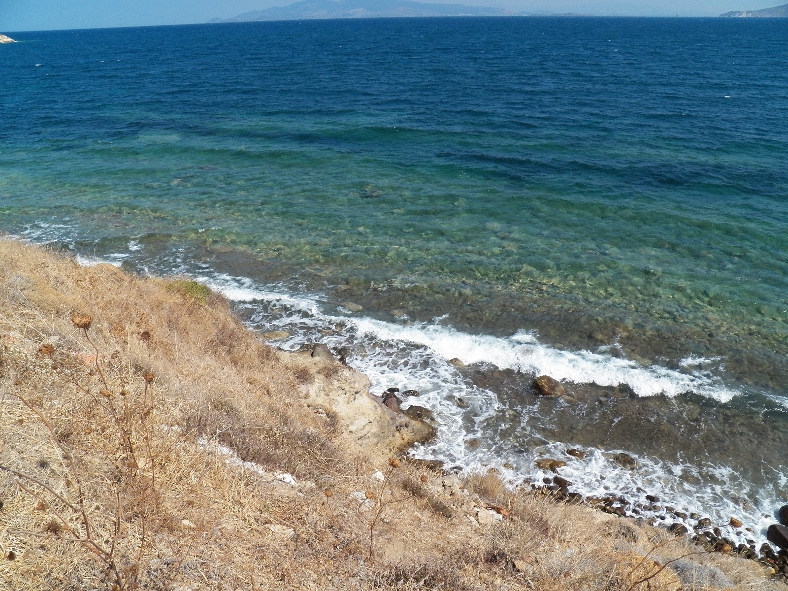 Fatih Beach的照片 带有岩石覆盖表面