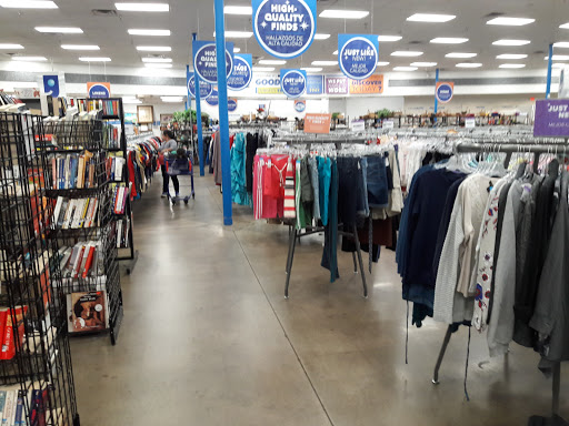 Thrift Store «43rd & Thunderbird Goodwill Retail Store & Donation Center», reviews and photos, 4147 W Thunderbird Rd, Phoenix, AZ 85053, USA