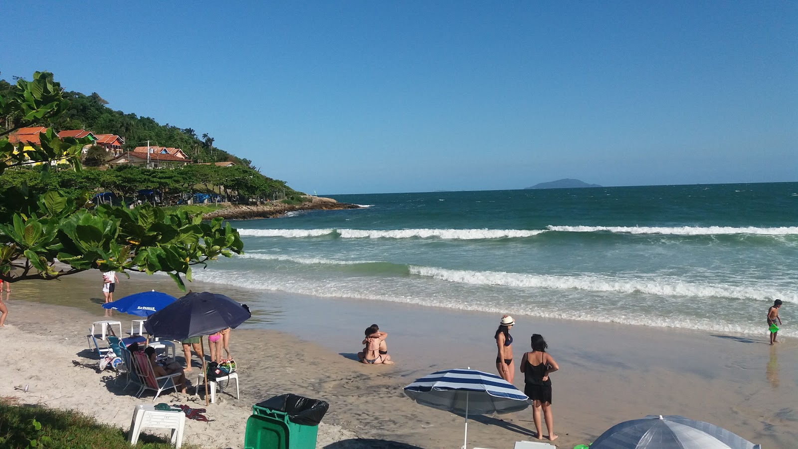 Praia Quatro Ilhas'in fotoğrafı - rahatlamayı sevenler arasında popüler bir yer