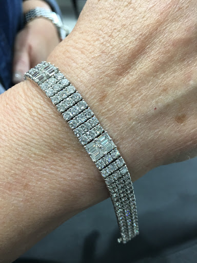 Wholesale Jeweler «Ark Jewelers», reviews and photos, 2002 Warrensville Center Rd, Cleveland, OH 44121, USA