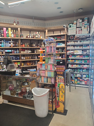 Liquor Store «Vault Liquor & Smokes», reviews and photos, 1270 Bardstown Rd, Louisville, KY 40204, USA