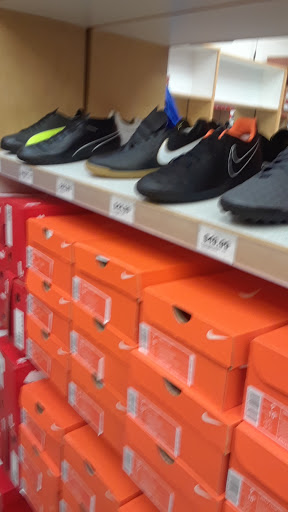 Shoe Store «WSS», reviews and photos, 201 Pacific Coast Hwy, Wilmington, CA 90744, USA