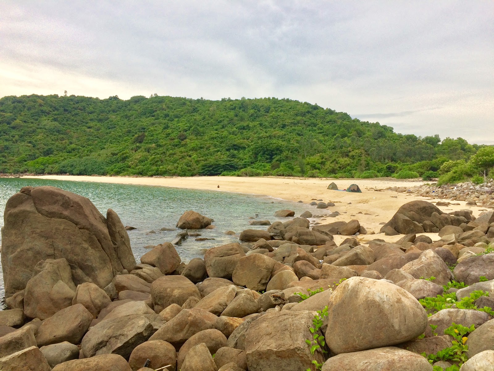 Fotografija Xoan peninsula Beach z svetel fin pesek površino