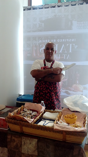 Kitchen Supply Store «Williams-Sonoma», reviews and photos, 3320 W Friendly Ave #108, Greensboro, NC 27410, USA