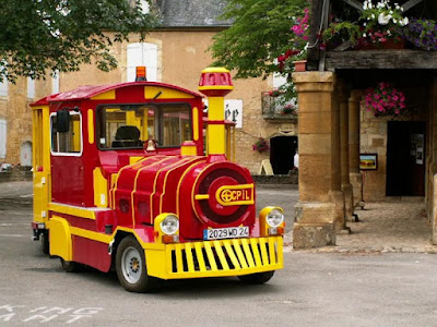 Domme Express Petit Train Rouge et Jaune à Domme