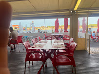 Atmosphère du Restaurant de spécialités à base de poisson-pêcheur Le Poisson Rouge à Vieux-Boucau-les-Bains - n°4