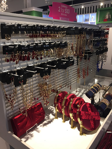 Fashion Accessories Store «Charming Charlie», reviews and photos, 1028 Old Country Rd, Garden City, NY 11530, USA