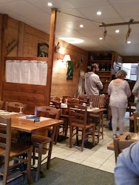 Atmosphère du Restaurant Pizzéria bar pâtisserie Le Regal Savoyard à Saint-Sorlin-d'Arves - n°3