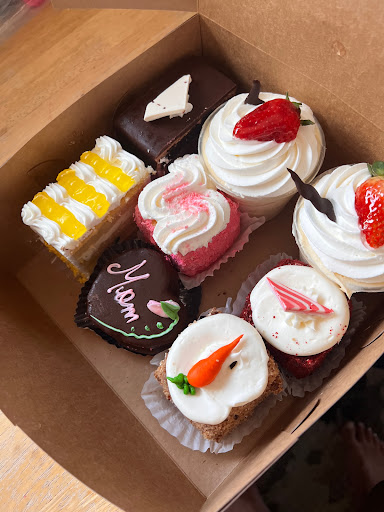 Fantasy Cakes & Fine Pastries image