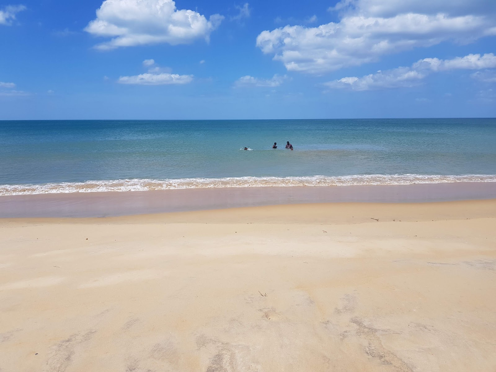 Photo de Mullaitivu beach avec l'eau cristalline de surface