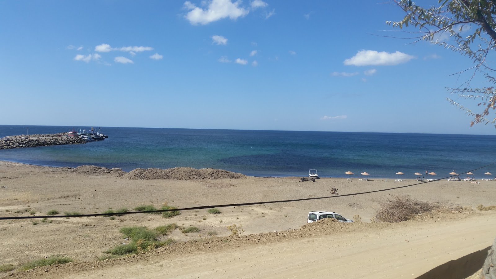 Foto van Ugurlu beach en de nederzetting