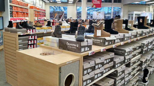 Shoe Store «Famous Footwear», reviews and photos, 1665 Olentangy River Rd, Columbus, OH 43212, USA