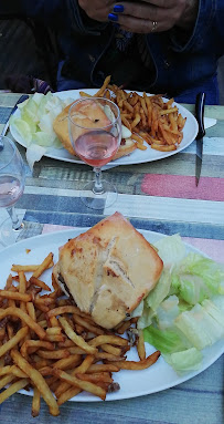 Plats et boissons du Restaurant de hamburgers Un burger dans la cuisine - Saint Jean - n°14