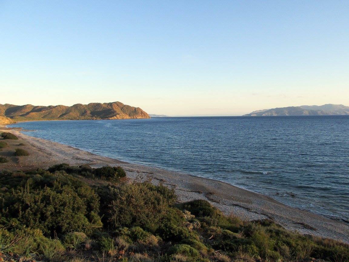 Fotografie cu Emesik beach VII cu o suprafață de pietricel cenușiu