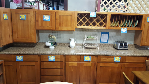 Flea Market «Springfield Flea Market & Gifts», reviews and photos, 1325 E Trafficway St, Springfield, MO 65802, USA