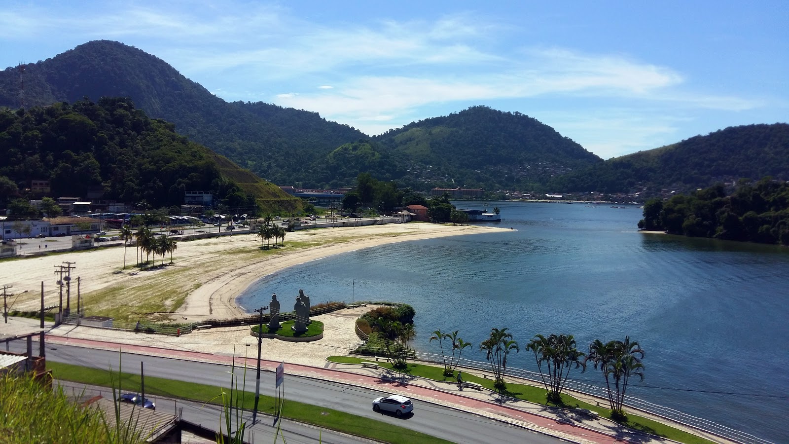 Foto de Praia do Anil com areia brilhante superfície